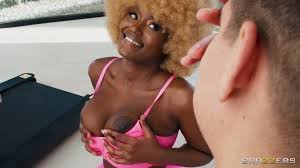 ▷ Lexi Luv in Big Tits Workout Fix (Photo 2) | Brazzers