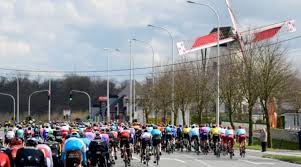 Rudy molard et damien touzé ont pris les deuxième et troisième places à l'issue de cette course de 242,9 kilomètres, à six jours du départ du tour de france à brest. A Travers La Flandre 2021 Le Parcours En Detail