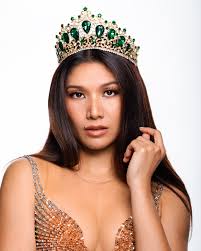 Computer Science graduate. More than 12 years working in tech. Loves the  challenge of making something complex look simple. Passionate about  creating intuitive digital experiences. Curious, creative, and  collaborative. Has a million