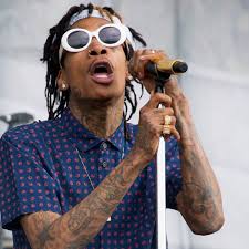 Welcome to comeoon, the best online casino and sports betting website in the world. Wiz Khalifa Rapper Kifft Am Grab Von Pablo Escobar Der Spiegel