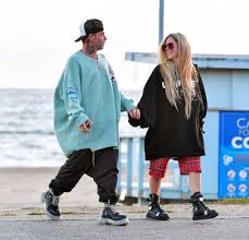 It looks like avril has a new boyfriend. Avril Lavigne Boyfriend Mod Sun Awfuleverything