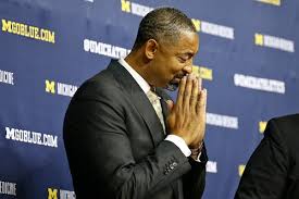 Fighting back tears, Juwan Howard introduced as Michigan basketball coach