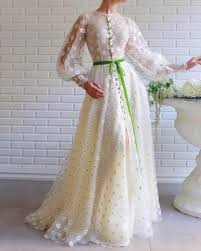 Details Powder Color Tulle Fabric With Chamomile Flowers Embroidered Chamomile Flowers Green Velve In 2020 Fancy Dress Design Fashion Dresses Evening Dresses