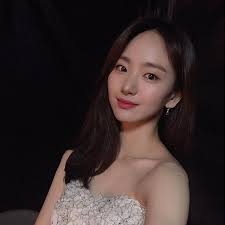 영화 '돈'에서 매력적이었던 원진아 대리. ì›ì§„ì•„ ë‚˜ì´ ëª¸ë§¤ í‚¤ ëˆ