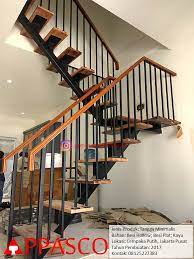 Terkadang desainer juga menggunakan tangga untuk menghias, orientasi untuk arsitektur dan ruang interior. Tangga Besi Minimalis Modern Model Rumah Minimalis 2020