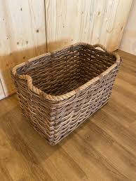 .ragam hias kursi rotan, rangka kursi rotan, supplier kursi rotan, supplier kursi rotan di jakarta butuh kursi unik untuk cafe atu restoran. Keranjang Rotan Besar Perabotan Rumah Di Carousell