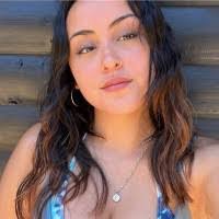 Andrea Innes's Instagram, Twitter & Facebook