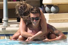 Der fußballer hat seine freundin amine gülşe (26) in istanbul geheiratet. Mandy Mesut Kuscheln Wie Die Weltmeister Gala De