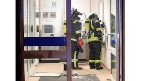 Ist die adresse oder filiale dabei, die sie suchen? Scheine Flogen Auf Die Strasse Geldautomat Der Deutschen Bank In Weener Gesprengt