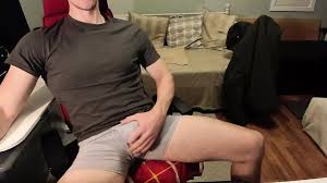 ノンケ もっこり-勃起した巨根がパンツを押し上げる様