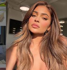 Kylie came in first place, as she is estimated to charge $1,266,000 per post ariana grande came in second place, earning up to $990,000 per post, while cristiano ronaldo came in third place with a. Kylie Jenner Just Loves Ariana Grande S Signature High Ponytail Hairstyle All The Updates Of Show Keeping Up With The Kardashian Episodes News
