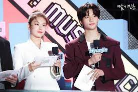 Es besteht aus fünf mitgliedern: 11 Potret Kemiripan Hyunjin Stray Kids Dan Yeji Itzy
