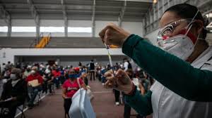 Es importante tener presente que el objetivo final de los programas de vacunación es garantizar el control de las enfermedades inmunoprevenibles en la totalidad de la población residente en nuestro. Alistan Vacuna Para Maestros Y Personal De Escuelas En La Cdmx