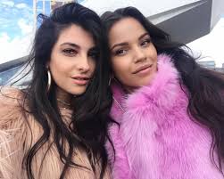 Ze is een van de populairste vloggers van nederland, met vlogs over onder andere mode en. Anna Nooshin Monica Geuze Imgur