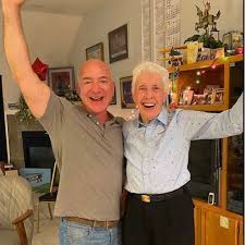 Wally funk has been a trailblazer for women in aviation and spaceflight since 1960. Jeff Bezos 82 Jahrige Wally Funk Darf Mit Ins All Wo Sie Immer Hin Wollte Stern De