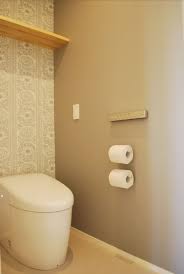子育て世代のかっこいいい平屋 トイレのデザイン トイレ 壁紙 トイレのアイデア