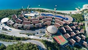 Eşsiz güzellikteki güvercinlik koyu'nda, 80 bin metrekarelik alan üzerinde kurulu titanic deluxe bodrum, 350 metrelik sahil bandında ve denize sıfır olarak konumlanıyor. Titanic Deluxe Bodrum Rezervasyon Otelleri Net