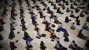 Dalam pelaksanaan shalat tarawih terdapat seorang bilal. Tata Cara Shalat Tarawih Dan Witir 11 Rakaat 4 4 3 Bacaan Niat Doa