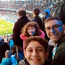 Feliz 2024❤️💫 Les deseo mucha paz mucho amor muchas miradas amorosas  muchos abrazos en estos tiempos dificiles y complejos. Donde la familia la  amistad el arte nos abraza nos acompaña para seguir