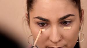 How to Make Your Concealer Last: 15 Steps (with Pictures)