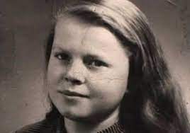 Herečka iva janžurová, nositelka českých lvů za snímky co chytneš v žitě a výlet, která je na stejnou cenu nominovaná za loňskou teroristku, dostane kristiána. Iva Janzurova Slavi 79 Narozeniny Tak Sel Cas S Prvni Damou Ceskeho Herectvi
