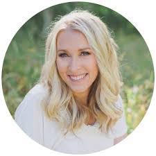 Tara Ewing's Instagram, Twitter & Facebook