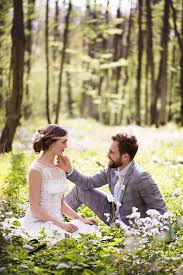 Ein Picknick Zu Zweit Fruhlingshafte Hochzeitsfotos Hochzeitsfotos Brautfotos Und Fotos Hochzeit