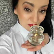 Hello everyone. I am new to the group and new to Mary Kay and cosmetics in  general. I'm a reseller and I recently spotted a massive amount of Mary Kay  products at