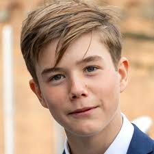 Sket på kun tre måneder: Nu er prins Vincent vokset sin tvillingesøster  over hovedet