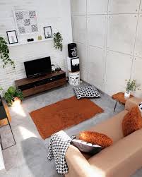 Jarak tv pada desain ruang tv ini bisa diukur dari berapa ukuran tv yang kamu gunakan dengan standar penghitungan berikut: Kumpulan Desain Ruang Keluarga Kecil Sederhana Dan Menarik Bikin Keluarga Nyaman Homeshabby Com Design Home Plans Home Decorating And Interior Design