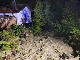 We did not find results for: Unwetter In Grainau K Fall Ausgerufen Gaste Mit Hubschrauber Evakuiert Grainau