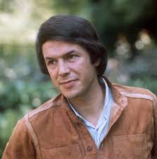 Adamo was born on november 1, 1943, in comiso, sicily, italy, and has lived in belgium since the age of three, which is why he has dual citizenship. Aus Einem Kleinen Jungen Aus Sizilien Wurde Eine Belgische Musiklegende Salvatore Adamo Wird 75 Ostbelgien Direkt