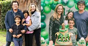 Jun 30, 2021 · si de artistas colombianos se habla, no puede faltar carlos vives en la conversación. Con Dinosaurios Y En La Selva Carlos Vives Celebro El Cumpleanos De Su Hijo Santa Marta Al Dia