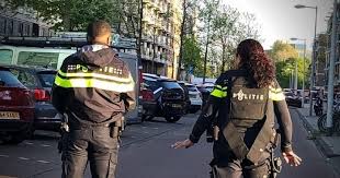 De leeftijd om in een huurauto te mogen rijden kan verschillen per categorie, bestemming en per lokale wagenparkaanbieder. Derde Arrestatie Voor Dodelijke Schietpartij Amsterdam Nieuw West Crimesite