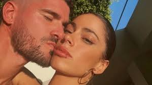 Tini Stoessel quiso mostrar una tierna foto con Rodrigo de Paul pero un  detalle la dejó expuesta y la foto se volvió hot