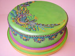 A Green Henna Mehndi Cake Adorned With A Blue Gold And Purple Iced Henna Design Www Bollycakes Com Asianweddingca Mehndi Cake Henna Cake Designs Henna Cake