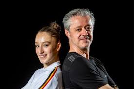 Tijdens het gala van de gouden k's kreeg nina derwael meer dan verdiend een award mee naar huis. Prj Ccc75ft4m