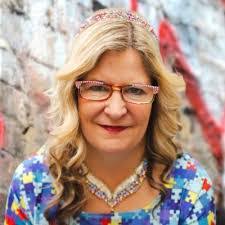 Kim Hibler's Instagram, Twitter & Facebook