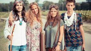 Ma con l'arrivo della bella stagione, complici i festival musicali come il coachella festival. Moda Hippy Anni 70 Stile Di Moda Moda Hippie Moda Giovane