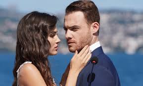 Seyircilerin çoğu ise bu başarılı diziyi böyle dinç tutan kadroyu oldukça merak ediyor. Sen Cal Kapimi Dizisi Konusu Nedir Iste Sen Cal Kapimi Oyuncu Kadrosu Magazin Haberleri Milliyet