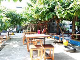 Menu kroyokan di kebun coklat. Kebun Cokelat Di Jawa Timur Wisata Yang Bikin Mood Kambali Teratur