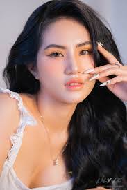 Lilly Le's Instagram, Twitter & Facebook