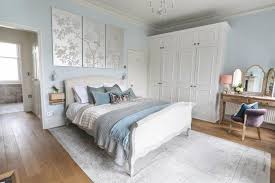 Soft Hues Of Pale Blue Grey And White Give The Bedroom A Serene Elegant Feel Simpleweddingri Blue Gray Bedroom Decor Blue White Bedroom Blue Master Bedroom