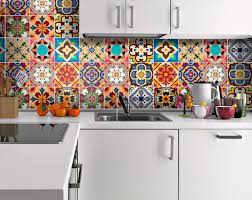 Cuisine, salle de bains, chambre… les carreaux de ciment nous ont séduit. Credence Cuisine Moderne Pour Un Interieur Chic Et Original Colorful Kitchen Decor Diy Kitchen Backsplash Tile Stickers Kitchen