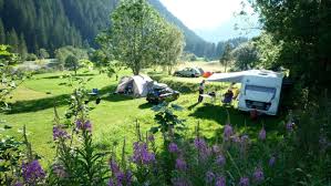 Einen erholsamen campingurlaub in gampelen genießen: Tcs Camping Gampelen Am Neuenburgersee Famigros