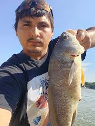 Fishing with Gar Row