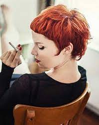 Red Pixie With Bangs Jpg 500 633 Pixels Haarschnitt Haarschnitt Kurz Haarschnitt Frauen
