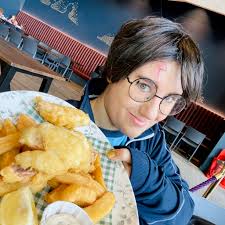 Katie Aiani على X: "@Evy_Lynch Did you know there are Vegan Fish & Chips  here at the @wbtourlondon #HarryPotter Studio tour!? This made me SO  HAPPY!😍 #EatMoreVegan #wbtourlondon https://t.co/9xynXxqdI4"