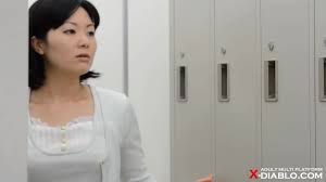 人妻OLの更衣室着替え＆オナニー - XNXX.COM