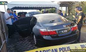 Di facebook, dr maza berkata kebiasaannya kereta diparkir di pejabat namun takdir allah malam tadi kereta diletakkan di rumah selepas program pada sebelah malam. Kereta Dr Maza Dibakar